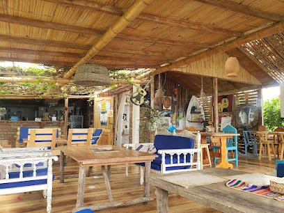 CAFE/CASITA MADAME - Vía Julio Izurieta, Puerto López, Ecuador