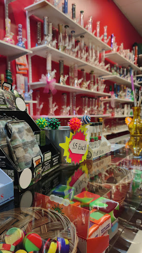 Vaporizer Store «Gandalfs Smoke & Vape Shop», reviews and photos, 635 OR-99W, McMinnville, OR 97128, USA