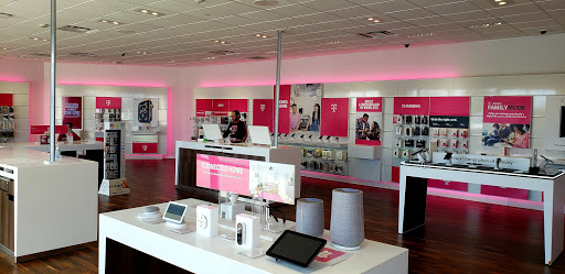 Cell Phone Store «T-Mobile», reviews and photos, 119 SW Loop 410 #133, San Antonio, TX 78245, USA