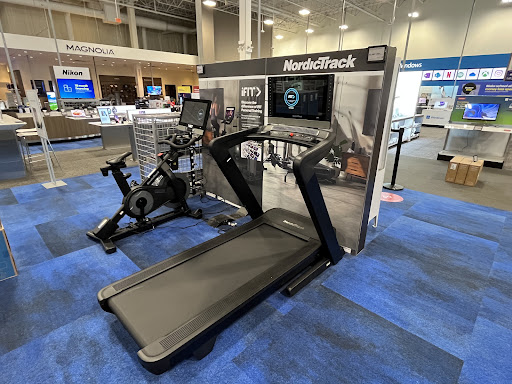 Electronics Store «Best Buy», reviews and photos, 900 E Golf Rd, Schaumburg, IL 60173, USA