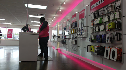 Cell Phone Store «T-Mobile», reviews and photos, 16600 W 159th St #103, Lockport, IL 60441, USA