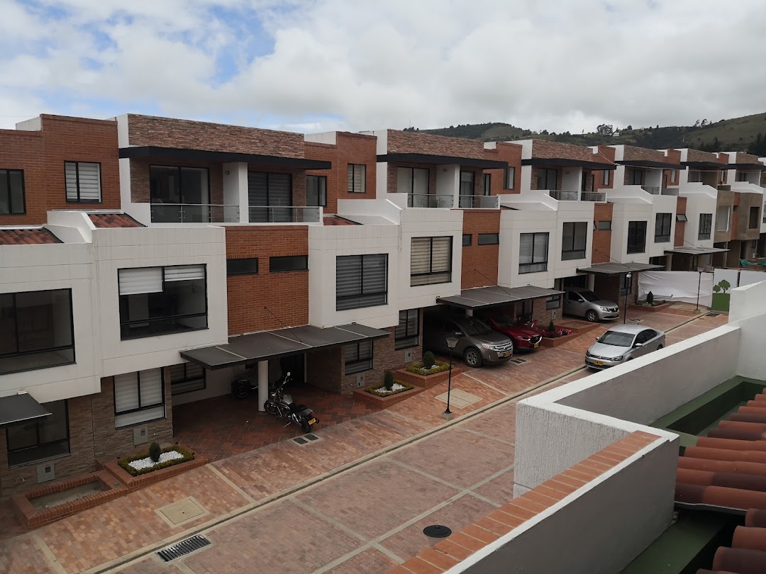 Arboleda Real Conjunto Cerrado