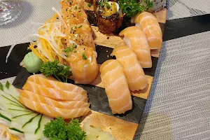 Victor's Sushi Bar e Restaurante image