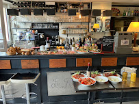 Atmosphère du Restaurant français Le Resto Châteaufort à Châteaufort - n°3