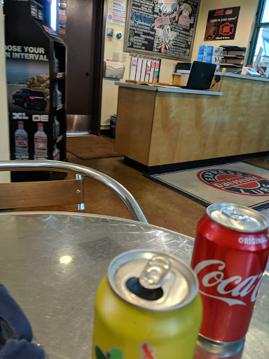 Oil Change Service «Davisville Express Lube», reviews and photos, 2014 Lyndell Terrace, Davis, CA 95616, USA