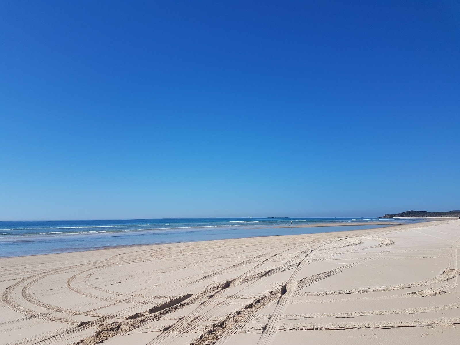 Valokuva Flinders Beachista. pinnalla turkoosi puhdas vesi:n kanssa