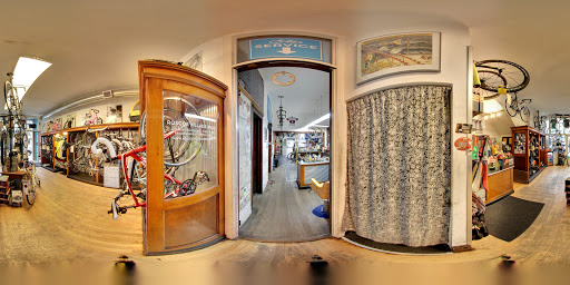 Bicycle Store «Roscoe Village Bikes», reviews and photos, 2016 W Roscoe St, Chicago, IL 60657, USA