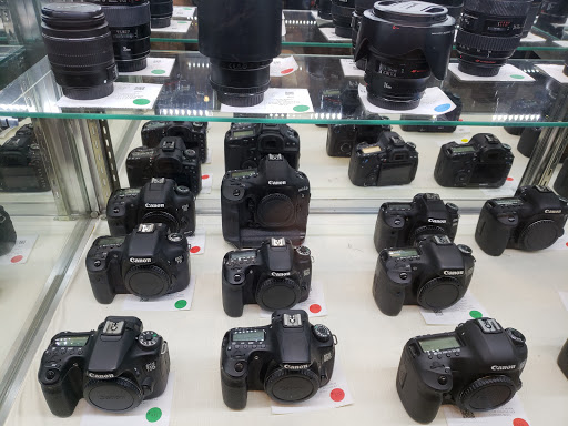 Camera Store «Roberts Camera», reviews and photos, 220 E St Clair St, Indianapolis, IN 46204, USA