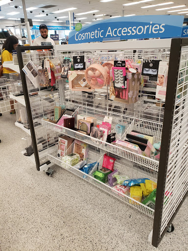 Clothing Store «Ross Dress for Less», reviews and photos, 8888 Waltham Woods Rd, Parkville, MD 21234, USA