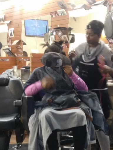 Beauty Salon «Kut-Em Up Hair & Nails Salon», reviews and photos, 13573 Greenfield Rd, Detroit, MI 48227, USA