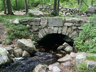 Weetamoo Woods Trailhead Parking