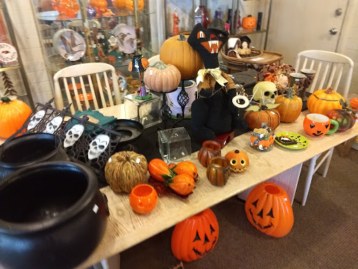 Thrift Store «White Dove Thrift Shoppe», reviews and photos, 5035 N 7th Ave, Phoenix, AZ 85013, USA