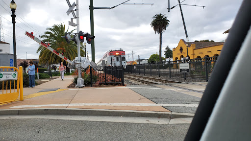 Donut Shop «Royal Donut Shop», reviews and photos, 1090 Burlingame Ave, Burlingame, CA 94010, USA