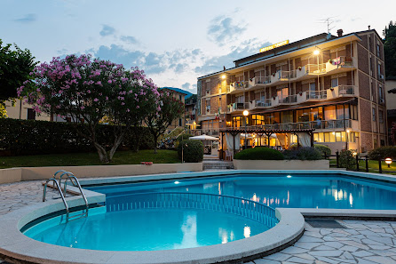 Hotel Adria Resort Piazza Caduti, 4, 25088 Toscolano Maderno BS, Italia