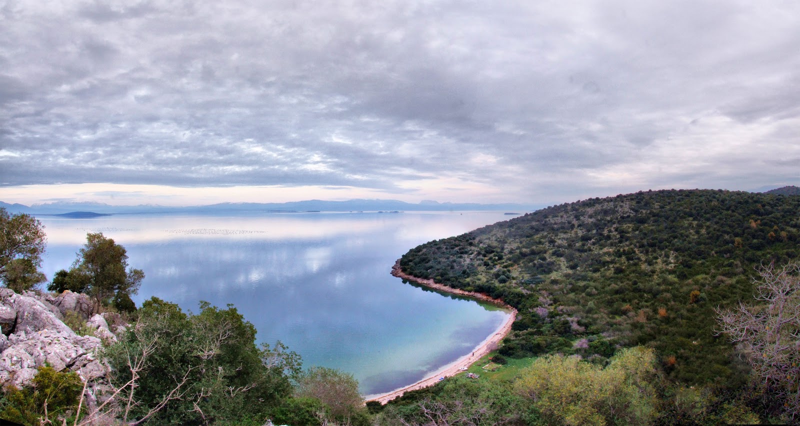 Foto von Pogonitsa beach mit heller sand Oberfläche