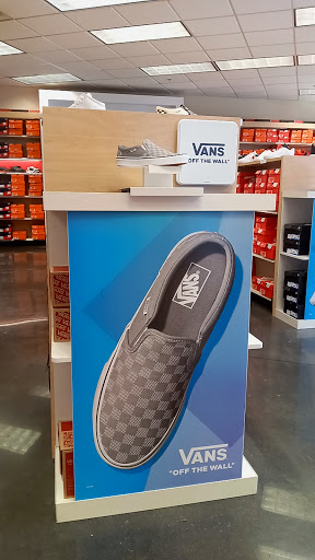 Shoe Store «Famous Footwear», reviews and photos, 120 Cherokee Pl, Cartersville, GA 30121, USA