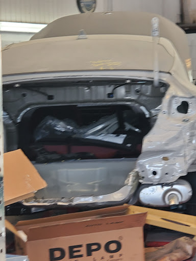 Auto Body Shop «Le Chateau Body Shop», reviews and photos, 6066 Hoffner Ave, Orlando, FL 32822, USA