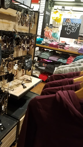 Clothing Store «Aéropostale», reviews and photos, 1500 Polaris Pkwy, Columbus, OH 43240, USA