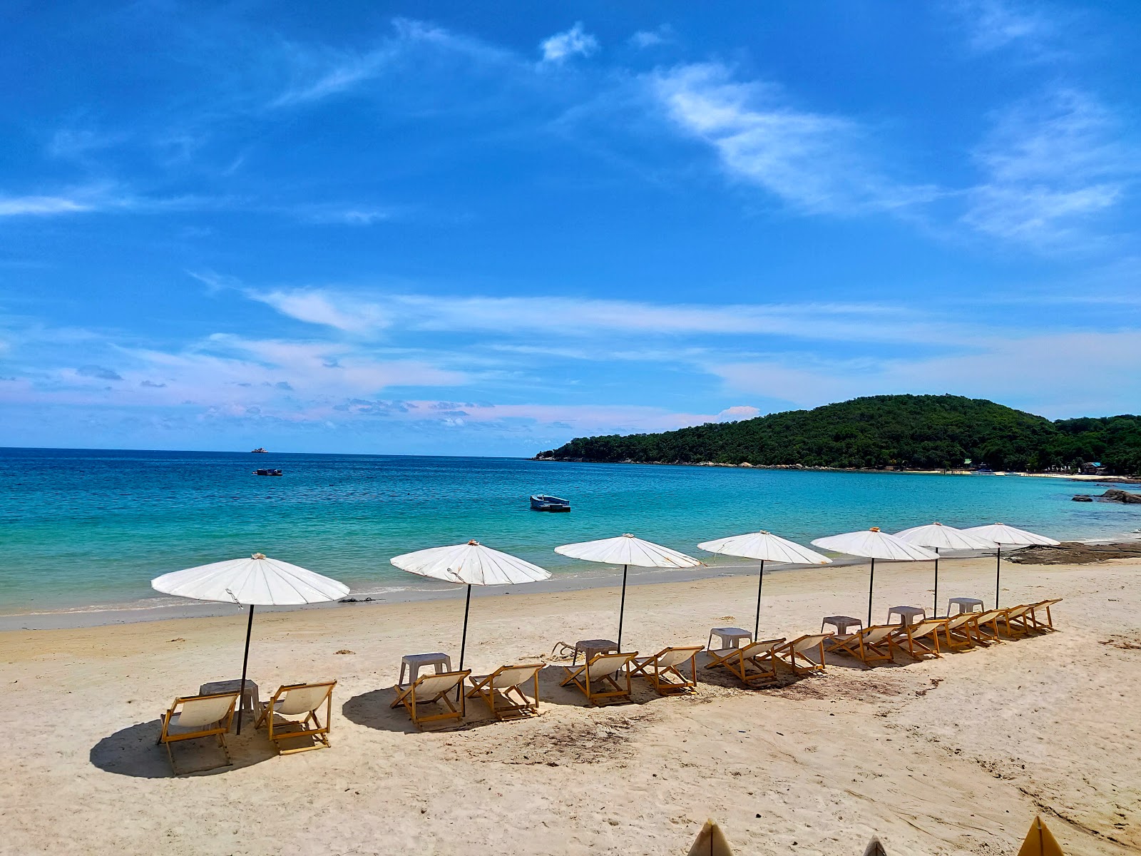 Photo de Thian Beach avec l'eau cristalline de surface