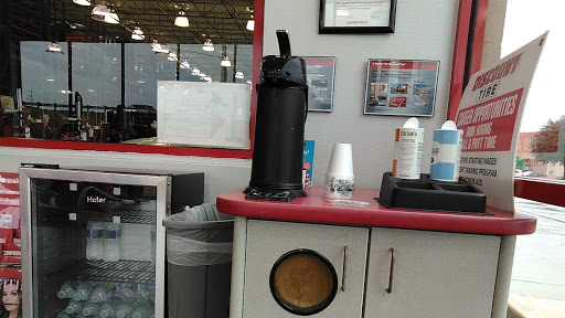 Tire Shop «Discount Tire Store - Lewisville, TX», reviews and photos, 2385 S Stemmons Fwy, Lewisville, TX 75067, USA