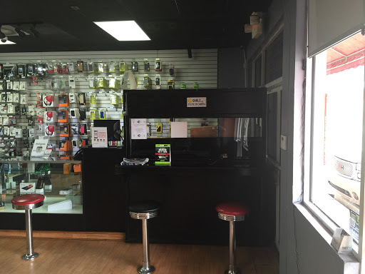 Cell Phone Store «4 CellFix Inc.-Miami Garden», reviews and photos, 18561 NW 27th Ave, Opa-locka, FL 33056, USA