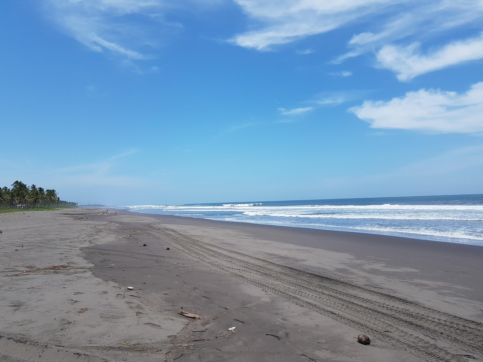 Foto di Garita Palmera beach con una superficie del sabbia marrone