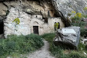 Davelis Cave image
