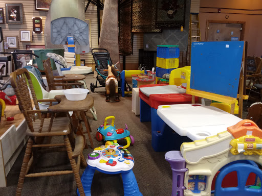 Thrift Store «St. Vincent De Paul Thrift Store», reviews and photos, 13986 Manchester Rd, Ballwin, MO 63011, USA