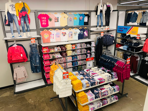 Clothing Store «Old Navy», reviews and photos, 7 Backus Ave, Danbury, CT 06810, USA