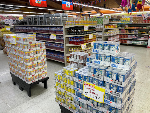 Grocery Store «El Gigante Grocery Store», reviews and photos, 2720 W 71st St, Indianapolis, IN 46268, USA