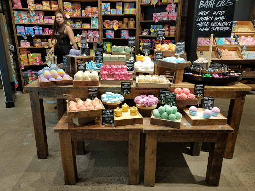 Cosmetics Store «Lush», reviews and photos, 112 E Broadway, Bloomington, MN 55425, USA
