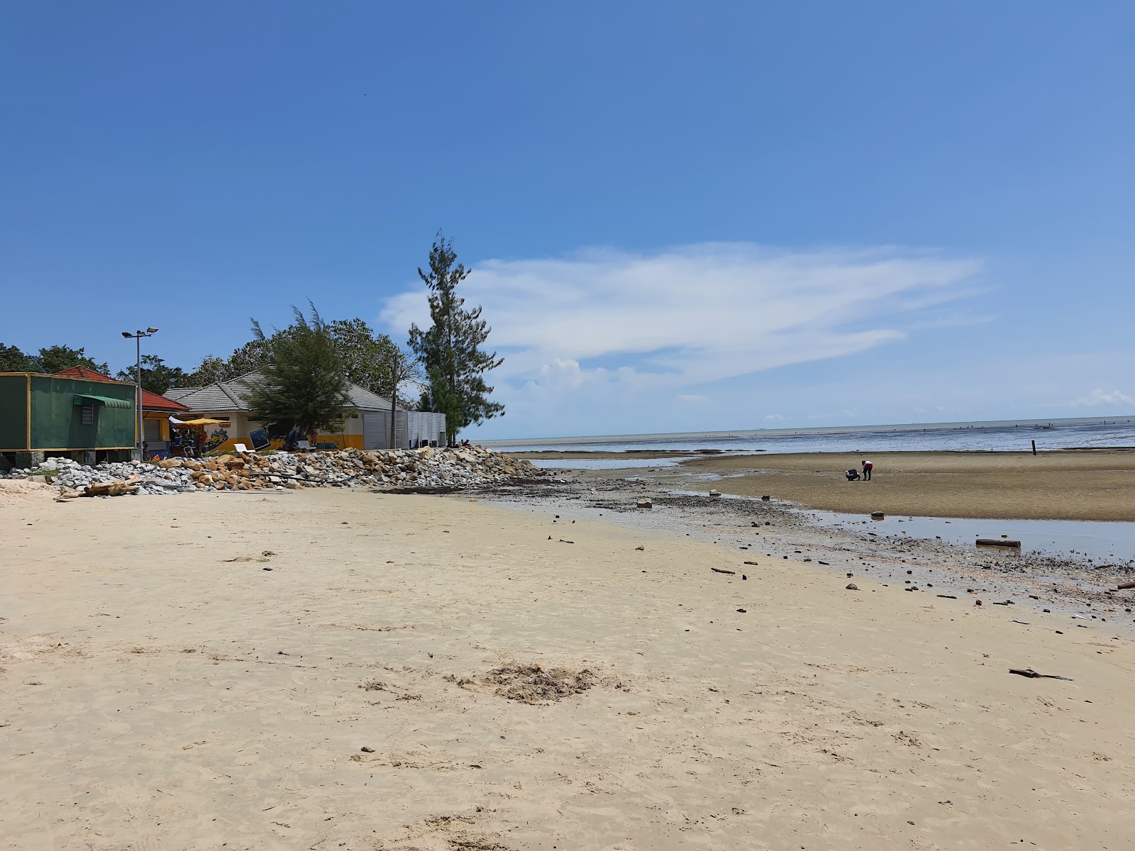Foto von Kelanang Beach mit heller sand Oberfläche