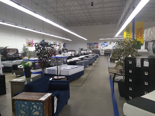 Outlet Store «Rooms To Go Outlet Furniture Store - Seffner», reviews and photos, 11540 E Highway 92, Seffner, FL 33584, USA