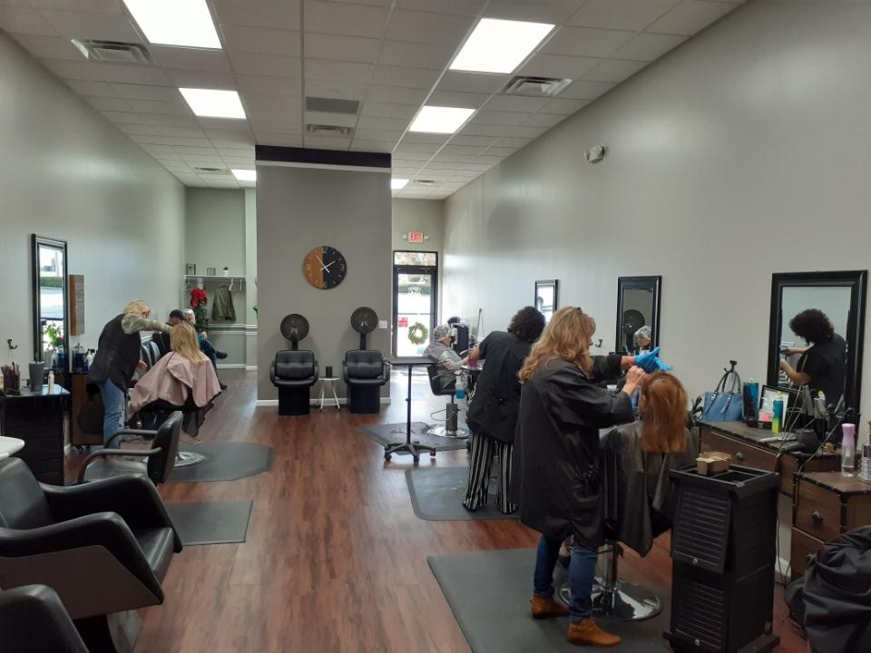 27 Strands Salon 41001