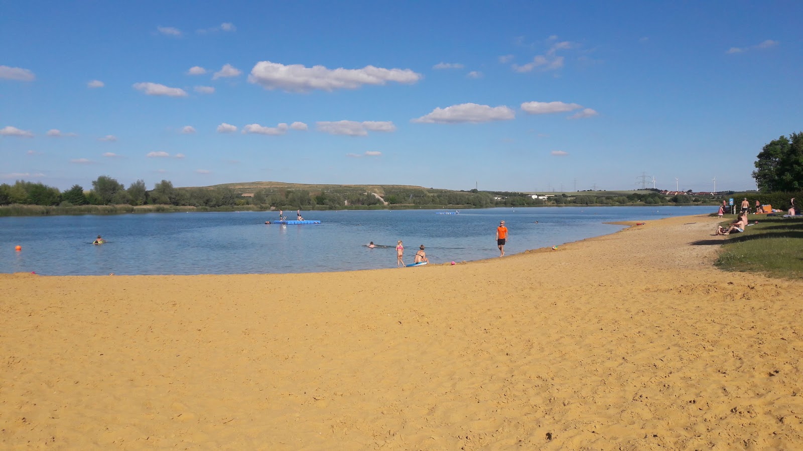 Φωτογραφία του Strandbad Stotternheim με μια ευρύχωρη ακτογραμμή