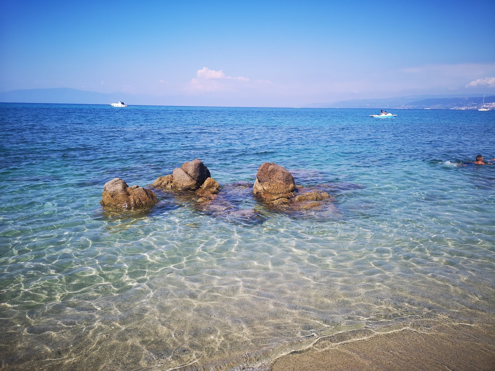 Photo de Spiaggia Buccarelli avec plage spacieuse