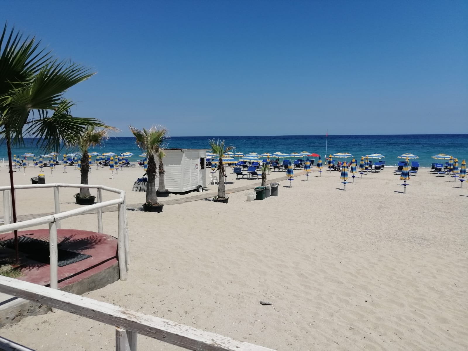 Foto von Murrotto Beach und die siedlung