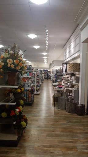 Home Goods Store «Home Goods», reviews and photos, 3 Main St, Edgewater, NJ 07020, USA
