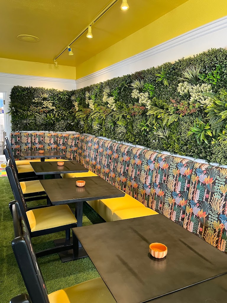 Plantasia Eatery 86001