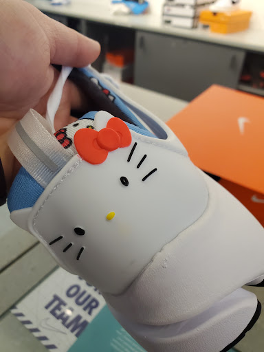 Shopping Mall «Petaluma Village Premium Outlets», reviews and photos, 2200 Petaluma Blvd N, Petaluma, CA 94952, USA