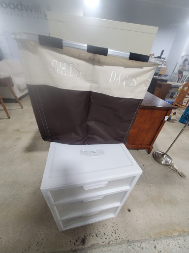 Thrift Store «Goodwill Mechanicsville Retail Store», reviews and photos, 7147 Brandy Run Dr, Mechanicsville, VA 23111, USA