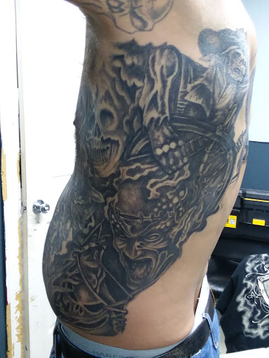 Tattoo Shop «Royal Ink», reviews and photos, 6408 Gulf Fwy, Houston, TX 77023, USA