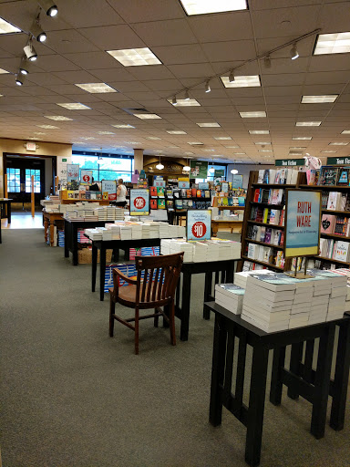 Book Store «Barnes & Noble», reviews and photos, 3216 W Lake St, Minneapolis, MN 55416, USA
