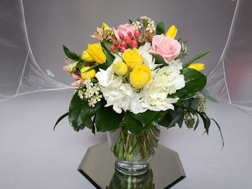 Florist «K & M Floral & Interior Plant Designs», reviews and photos, 537 Main St, Woodland, CA 95695, USA