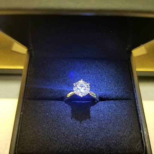 Jewelry Store «Williams Diamond Center», reviews and photos, 2823 London Rd # 4, Eau Claire, WI 54701, USA