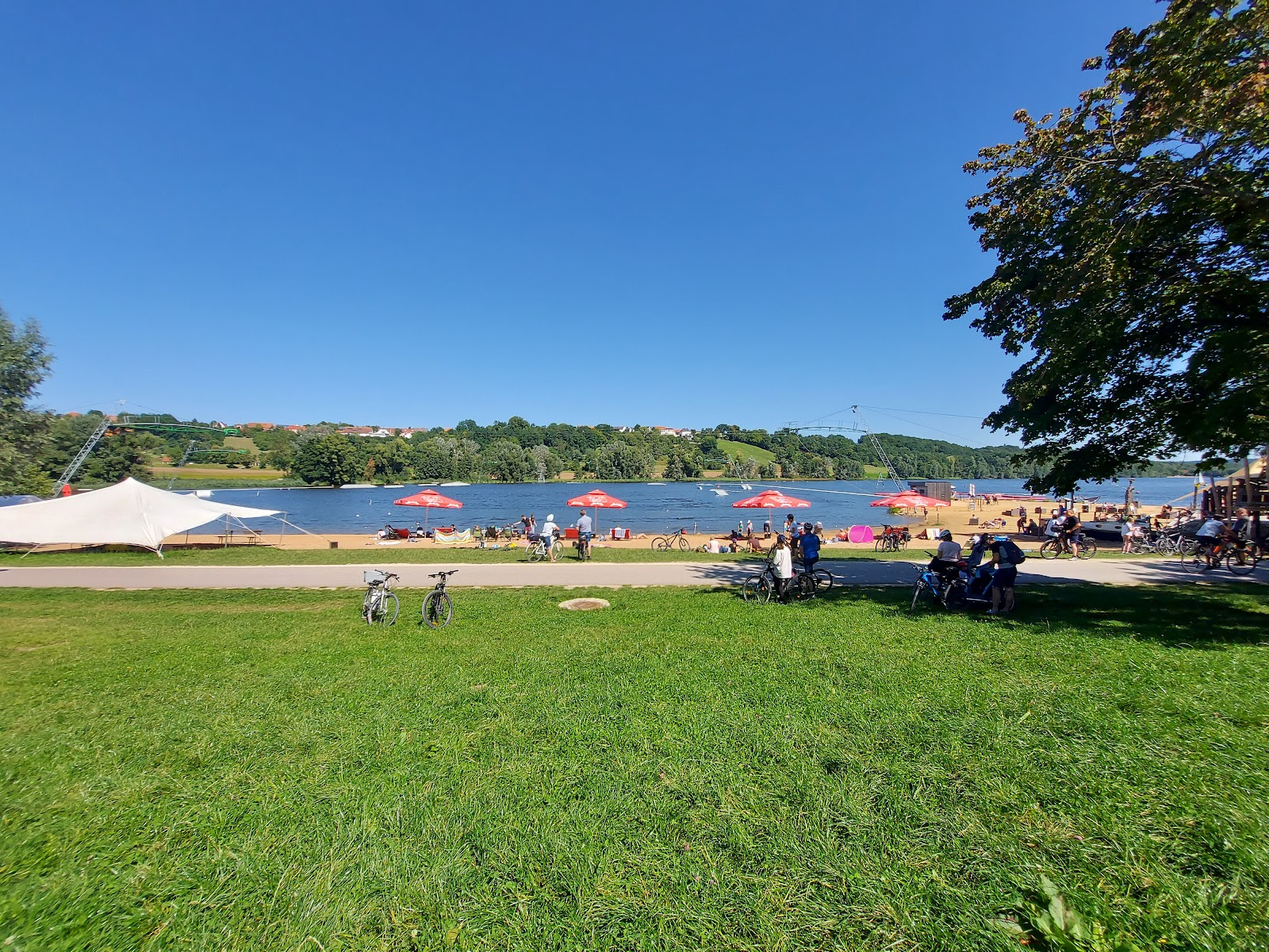 Foto von Spielplatz Wakepark Brombachsee mit beiger sand Oberfläche