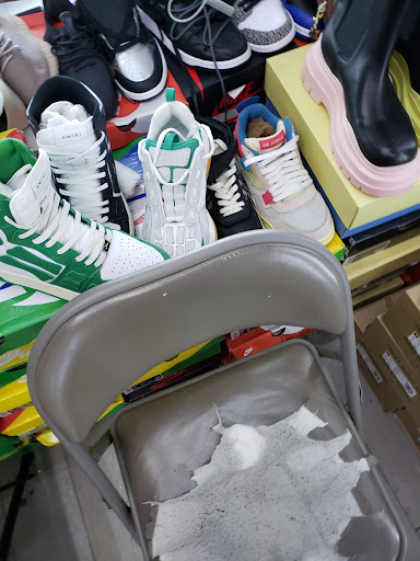 Discount Store «Greenbriar Discount Mall», reviews and photos, 2975 Headland Dr SW, Atlanta, GA 30311, USA