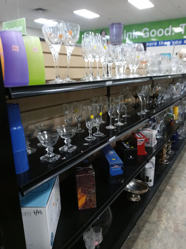 Thrift Store «Goodwill Store & Donation Center», reviews and photos, 28901 S Western Ave, Rancho Palos Verdes, CA 90275, USA