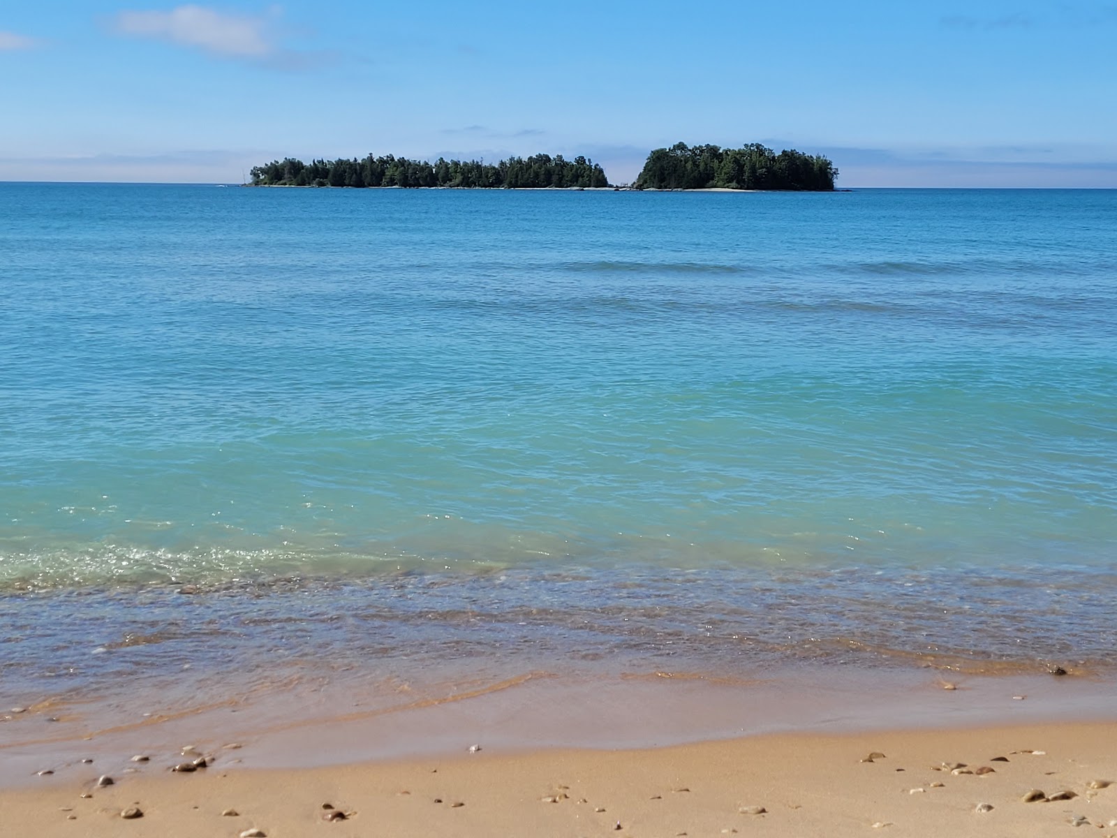 Photo of Roadside Park Beach with turquoise pure water surface