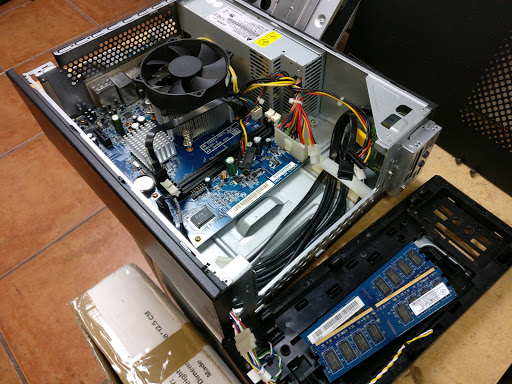 Computer Repair Service «PC 911 Computer & Cell Phone Repair», reviews and photos, 7867 Bird Rd, Miami, FL 33155, USA